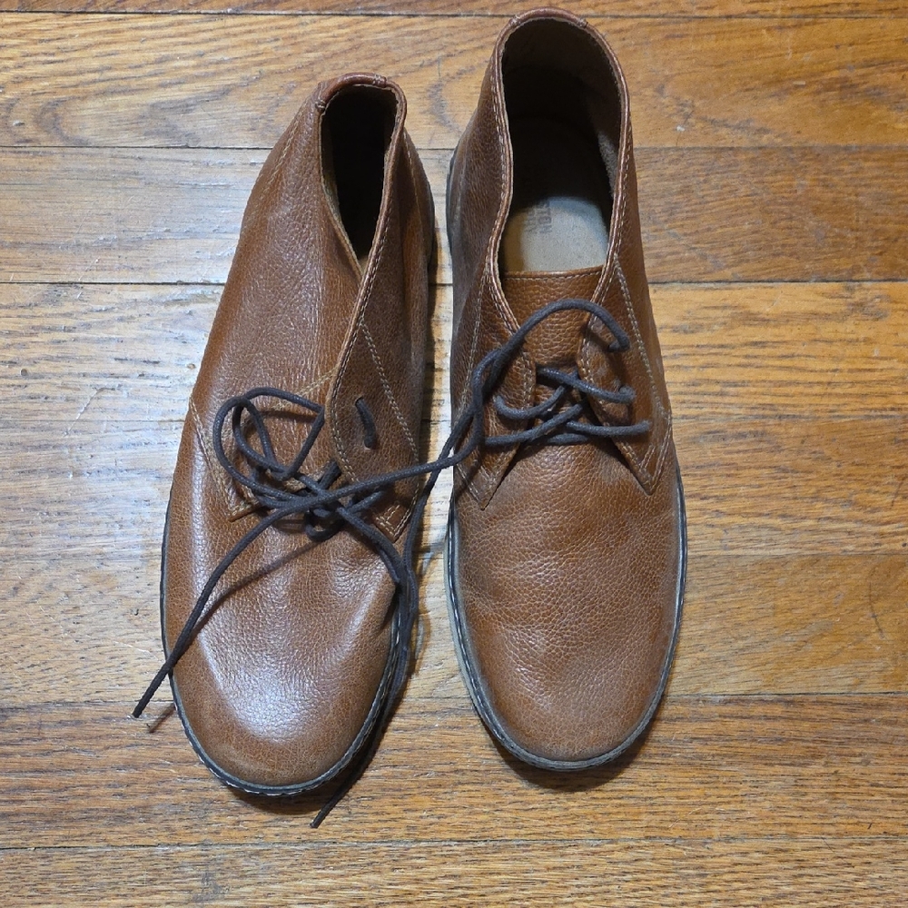Johnston & Murphy Tan Chukka Boots